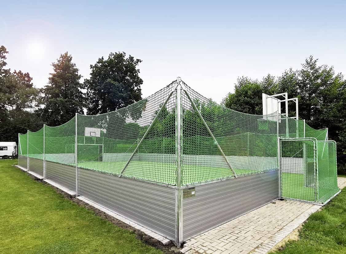 SoccerGround Multisport with basketball equipment